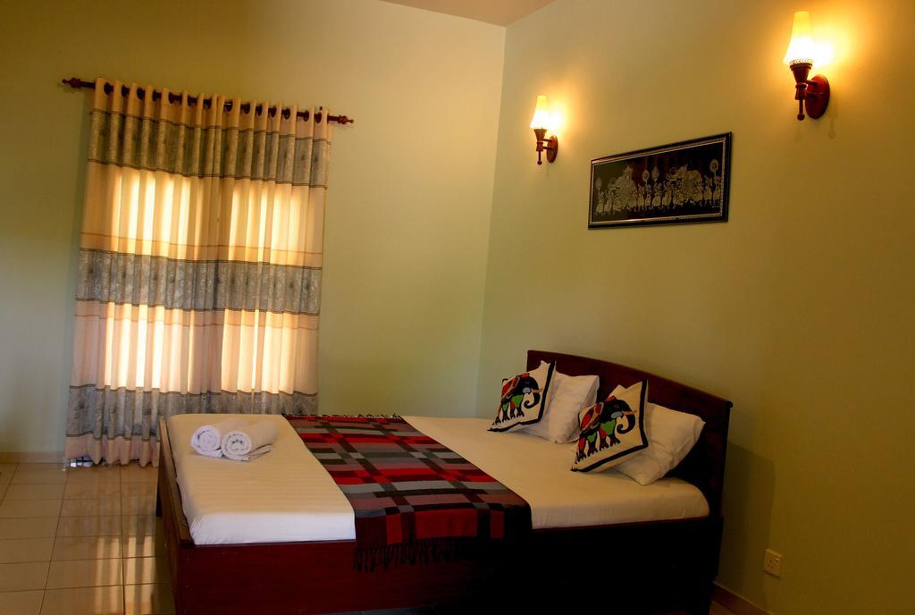 Green Land Guest House Pinnawala  Oda fotoğraf