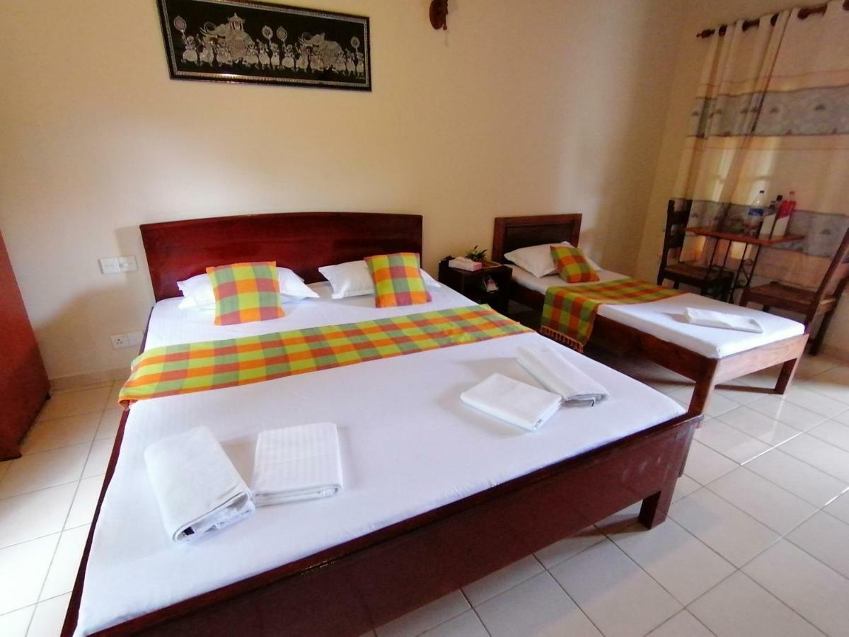 Green Land Guest House Pinnawala  Dış mekan fotoğraf